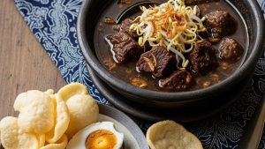Rawon Jawa Timur: Sup Daging Hitam Yang Kini Jadi Incaran