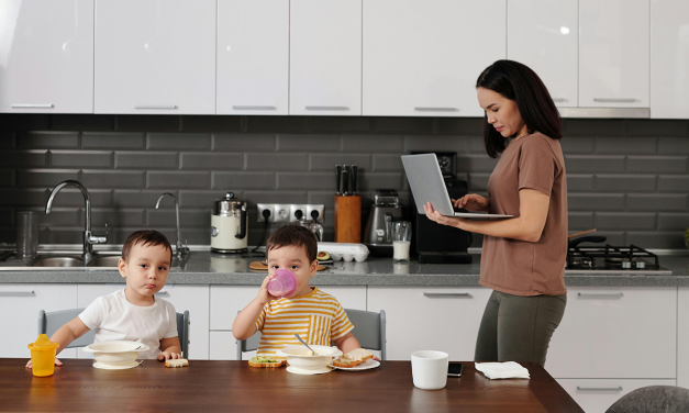 Cara Membagi Waktu Antara Karier, Keluarga, Dan Me-Time