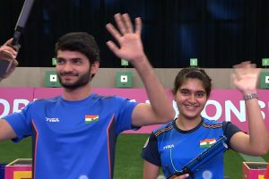 Atlet Muda Shiva Narwal Raih Emas Pertama Untuk India