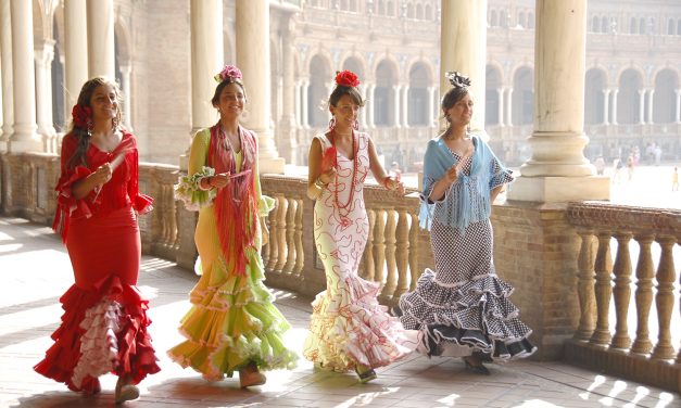 Feria De Abril Dimulai, Gaun Flamenco Warnai Jalanan Spanyol