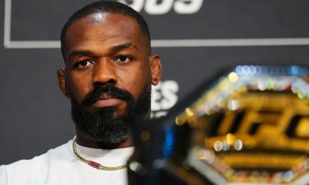 Jon Jones Isyaratkan Pensiun Usai Laga Pertahanan Gelar