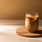 Trik Minum Es Kopi Susu Tanpa Di Aduk Biar Lambung Aman