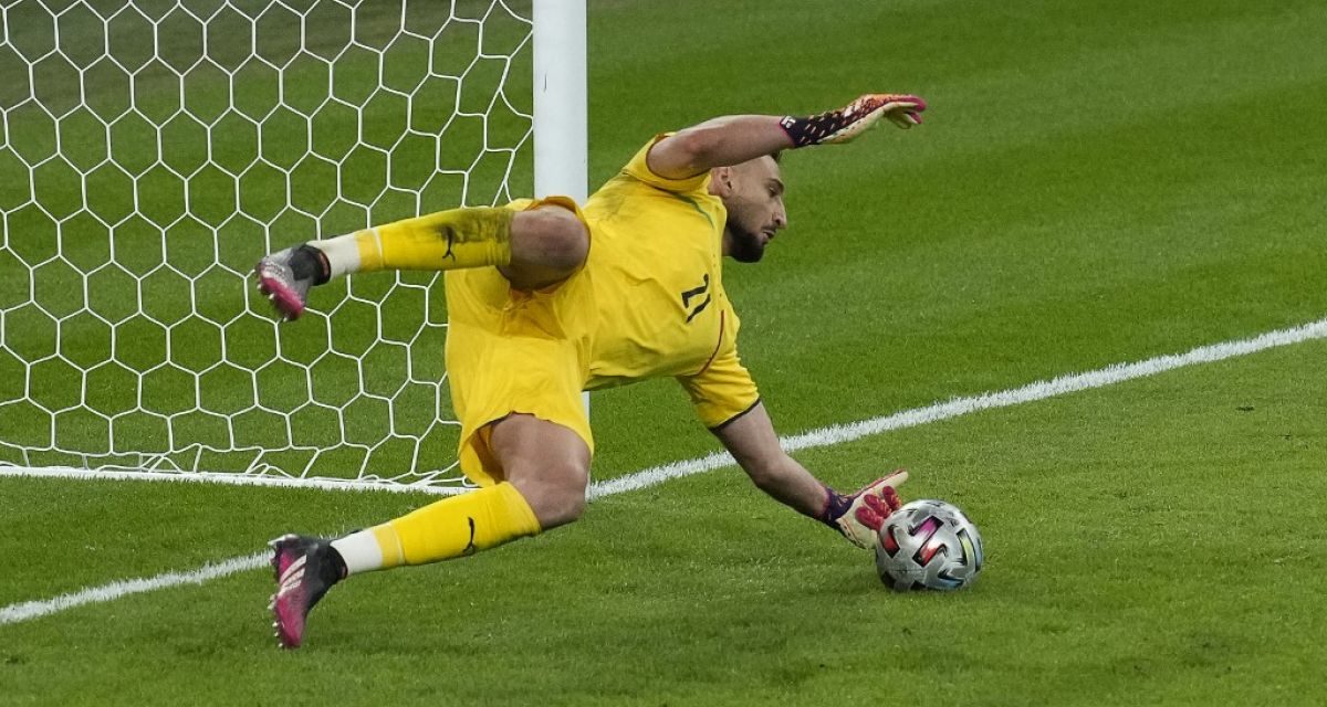 Gianluigi Donnarumma Menggila Di Sesi Latihan Adu Penalti Italia