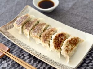 Gyoza Kare Osaka: Ketika Pangsit Goreng Berendam Kari Kental