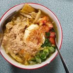 Lezatnya Soto Lamongan Dengan Taburan Bubuk Koya Udang