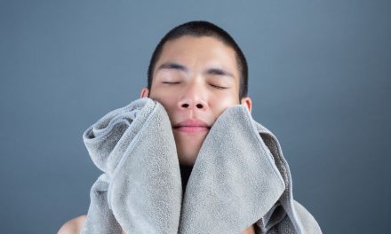 Cegah Iritasi Kulit: Batas Maksimal Pakai Handuk Muka