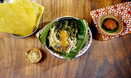 Menikmati Pecel Semanggi Surabaya Berkuah Ketela Manis