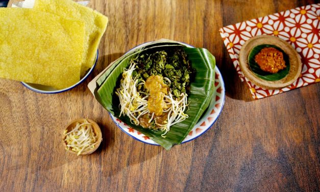 Menikmati Pecel Semanggi Surabaya Berkuah Ketela Manis