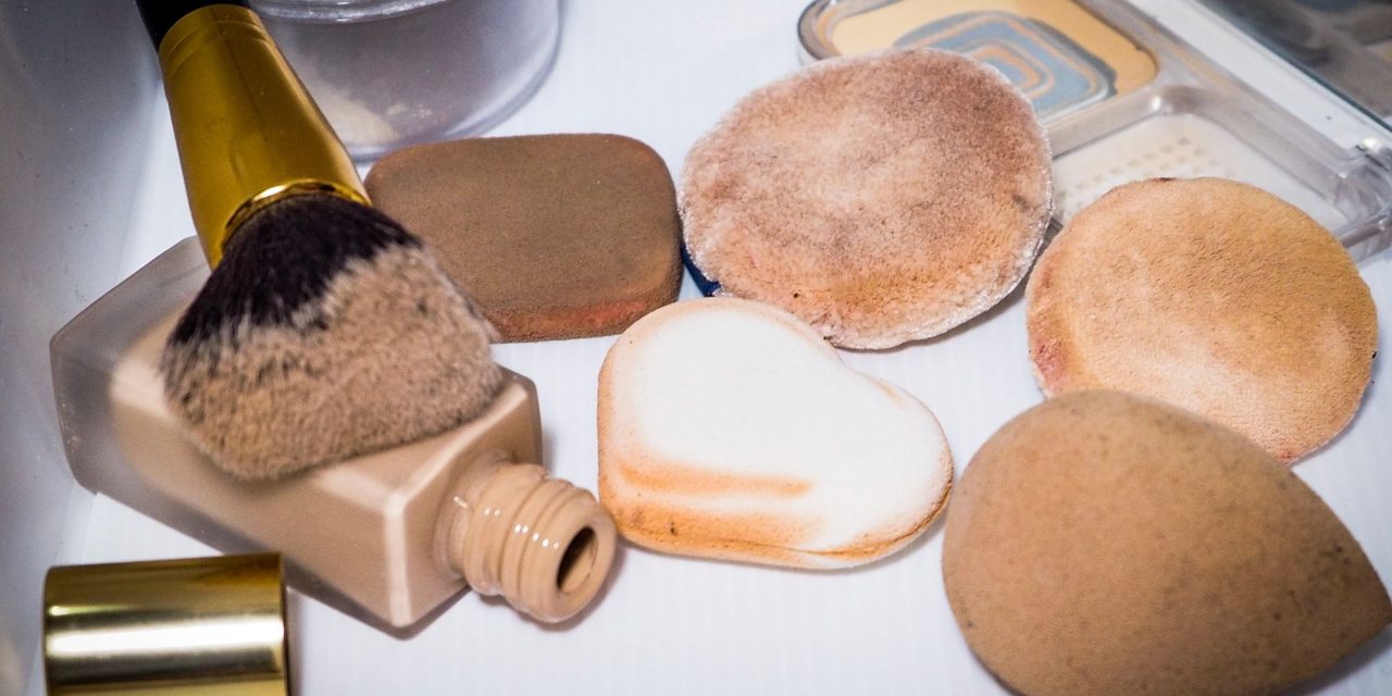Bahaya Sponge Bedak Lembap Yang Terlalu Lama Digunakan