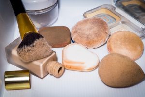 Bahaya Sponge Bedak Lembap Yang Terlalu Lama Digunakan