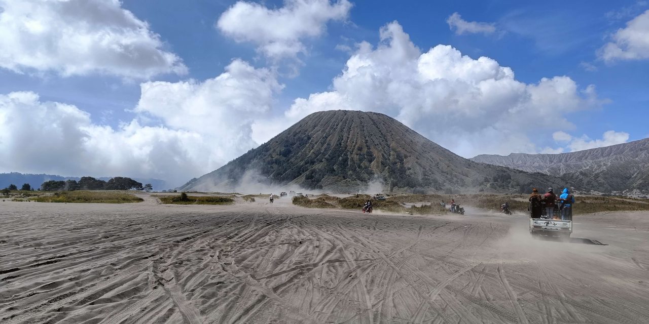 Bromo Kembali Di Buka, 1.145 Wisatawan Padati Lautan Pasir