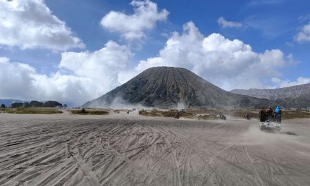 Bromo Kembali Di Buka, 1.145 Wisatawan Padati Lautan Pasir