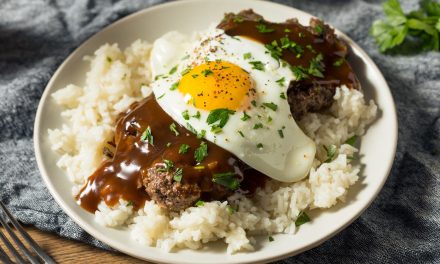 Loco Moco Hawaii: Nasi Patty Daging Telur Dan Saus Gravy