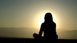 Studi Yale: 15 Menit Tanpa HP Di Pagi Hari Bikin Mood Stabil