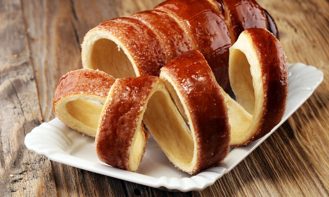 Menjajal Chimney Cake Roti Dengan Gula Berkaramel Renyah