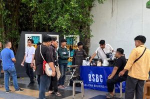 Komunitas Muda Bagikan Kopi Gratis Bagi Pekerja Shift Malam